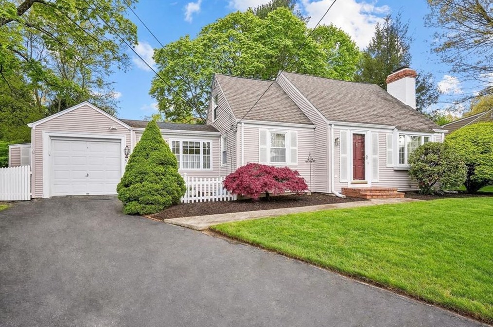 51 Meredith Dr, Cranston, RI 02920