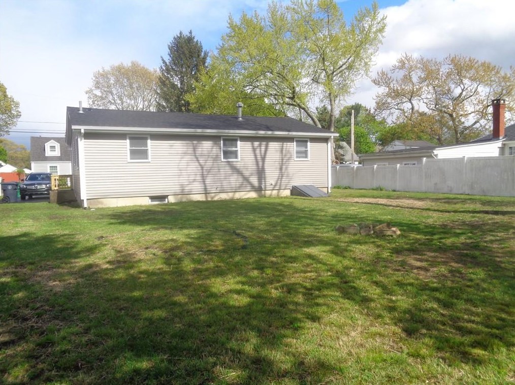 47 Arrow Ave, Warwick RI  02886-5101 exterior