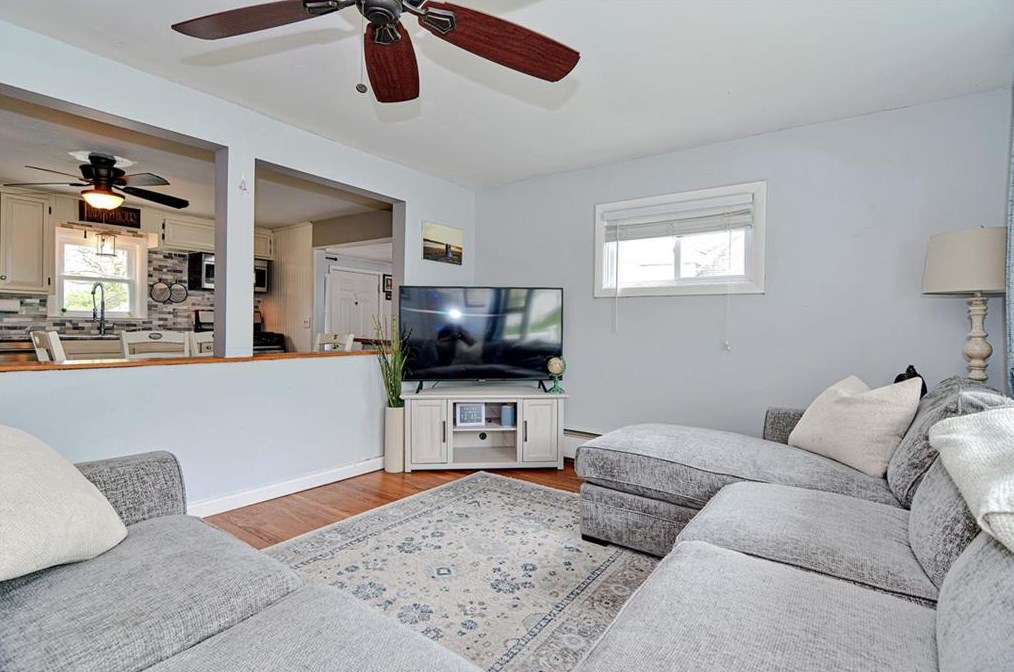 11 Fairwood Dr, Cranston, RI 02920