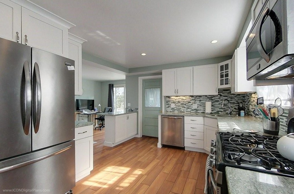 16 Robinson St, Middletown, RI 02840