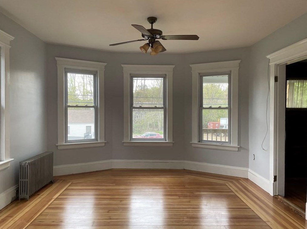 1094 Toll Gate Rd, Warwick, RI 02886