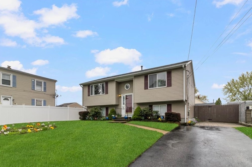 54 Knight St, Cranston, RI 02920