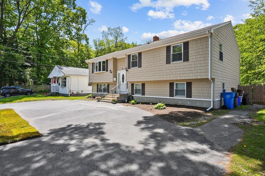 85 Hemlock Ave, Cranston, RI 02910-5542