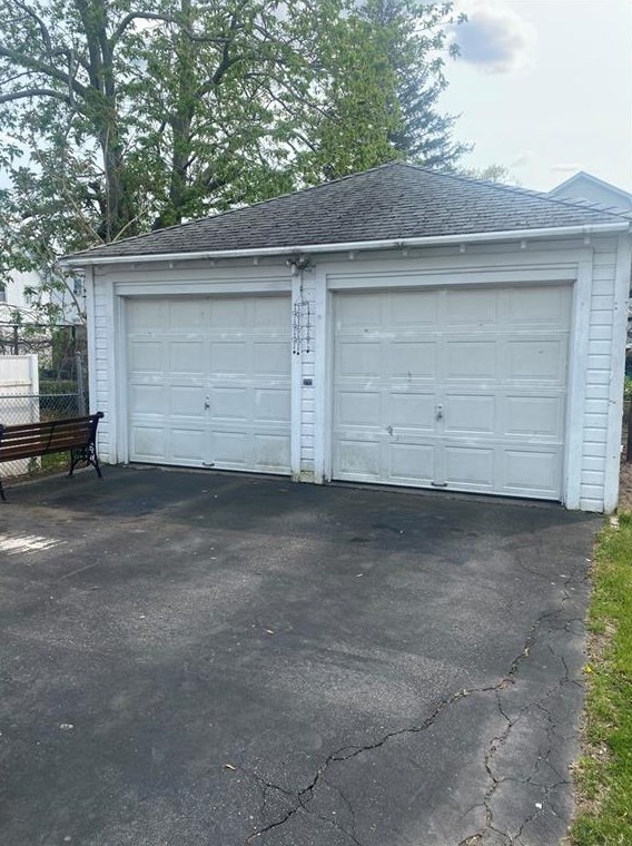 9 Russell Ave, East Providence, RI 02914-3518