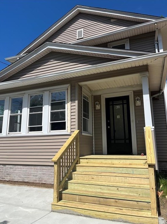 61 Fairfield Ave, Providence, RI 02909