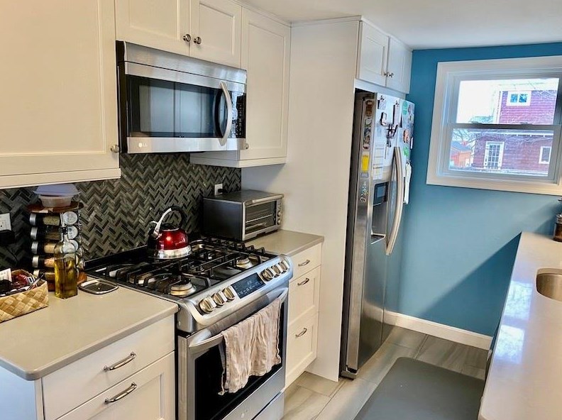 4 Curry Ave, Middletown, RI 02840