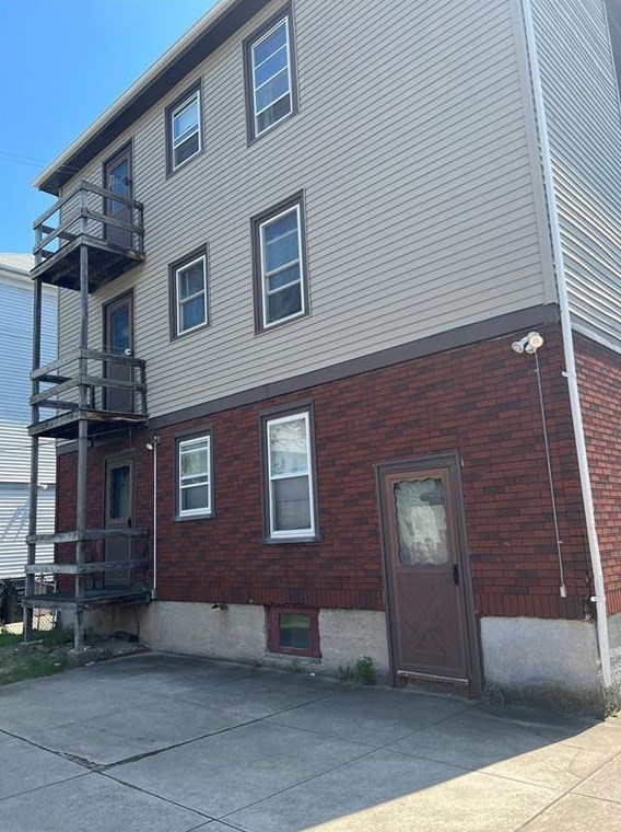119 Valley St, Central Falls, RI 02863