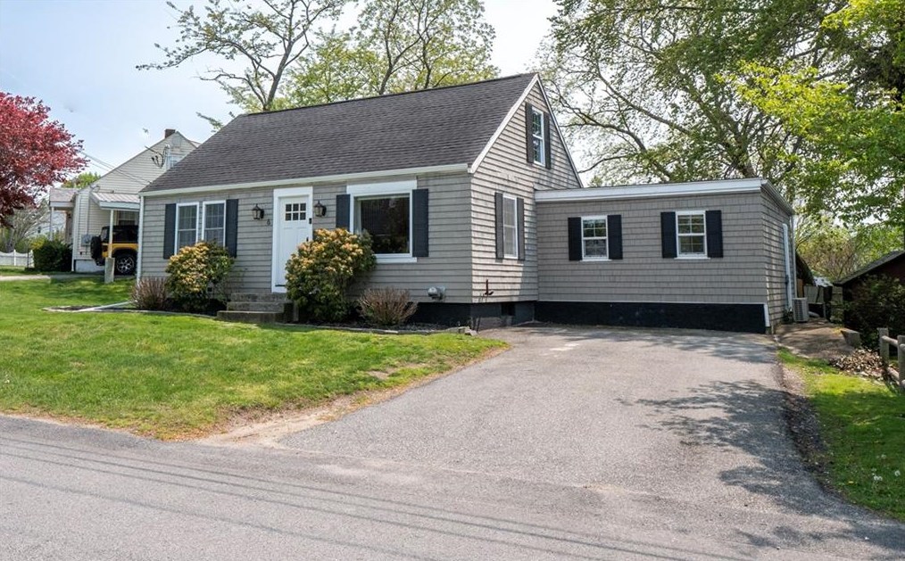 6 Stockton Dr, Middletown, RI 02842