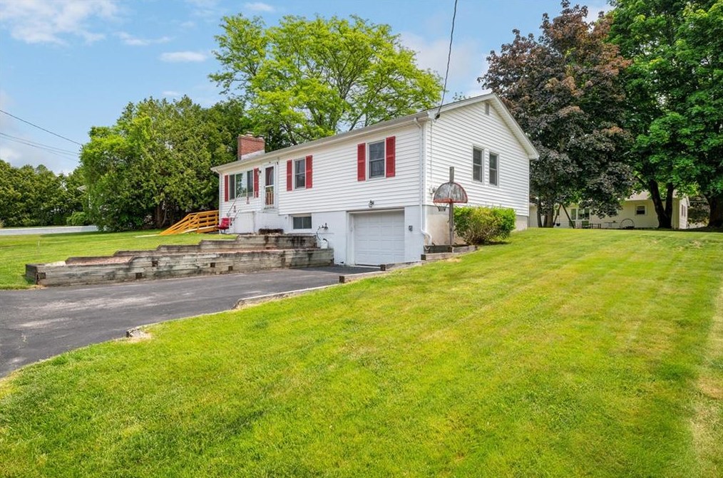 10 Monica Dr, Cumberland, RI 02864