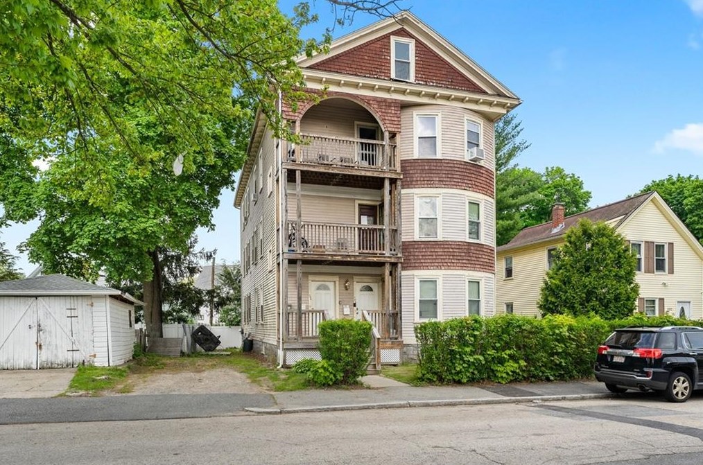 104 Lakewood St, Worcester, MA 01603