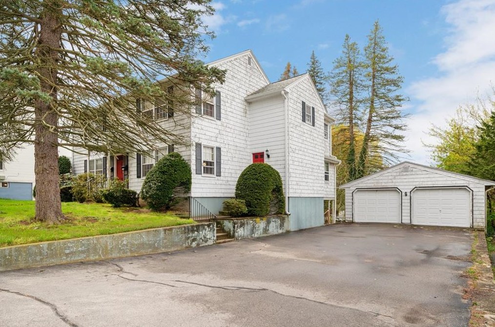 27 Ella Ave, Woonsocket, RI 02895