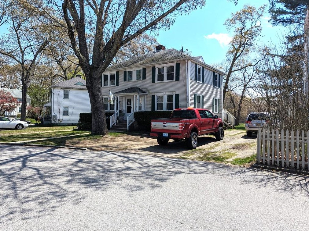 10 Saratoga Rd, North Kingstown, RI 02852