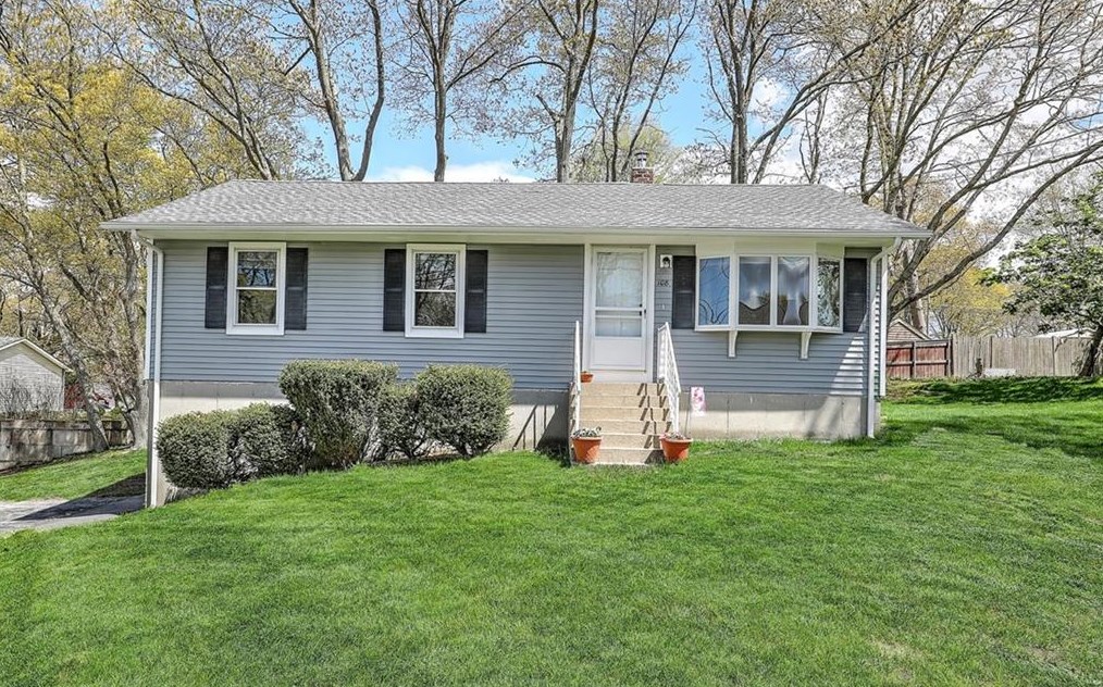 108 Bourne Ave, Tiverton, RI 02878