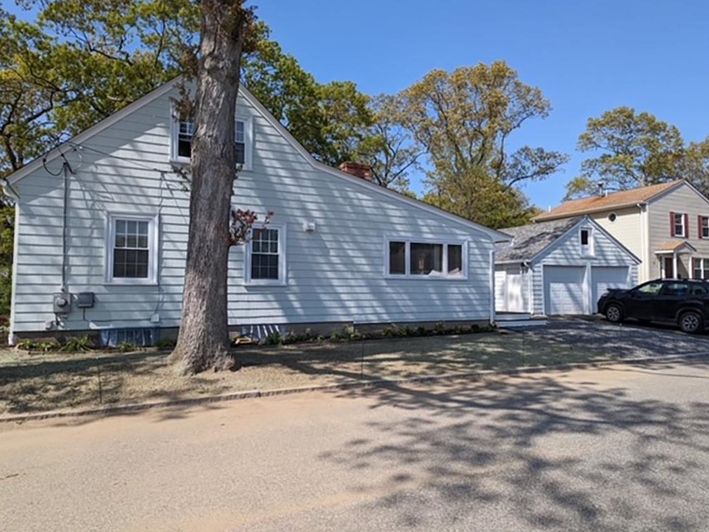 936 Bullocks Point Ave, East Providence RI  02915-4706 exterior