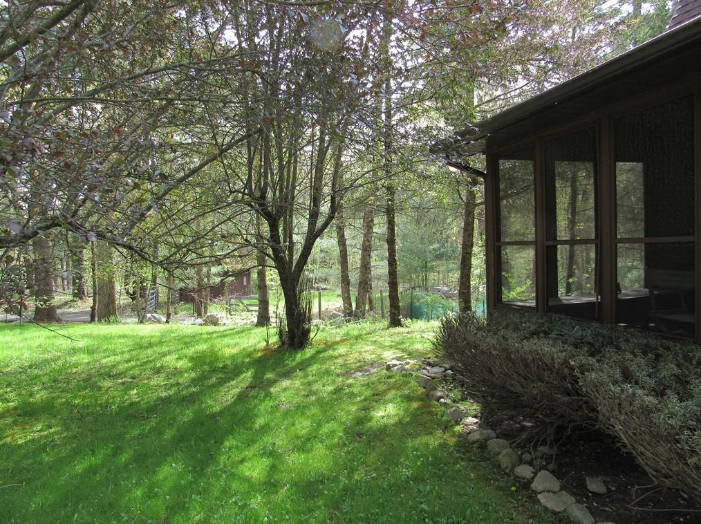 3 Burgess Rd, Scituate, RI 02825