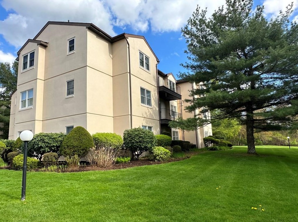 185 Manville Hill Rd #206, Cumberland, RI 02864