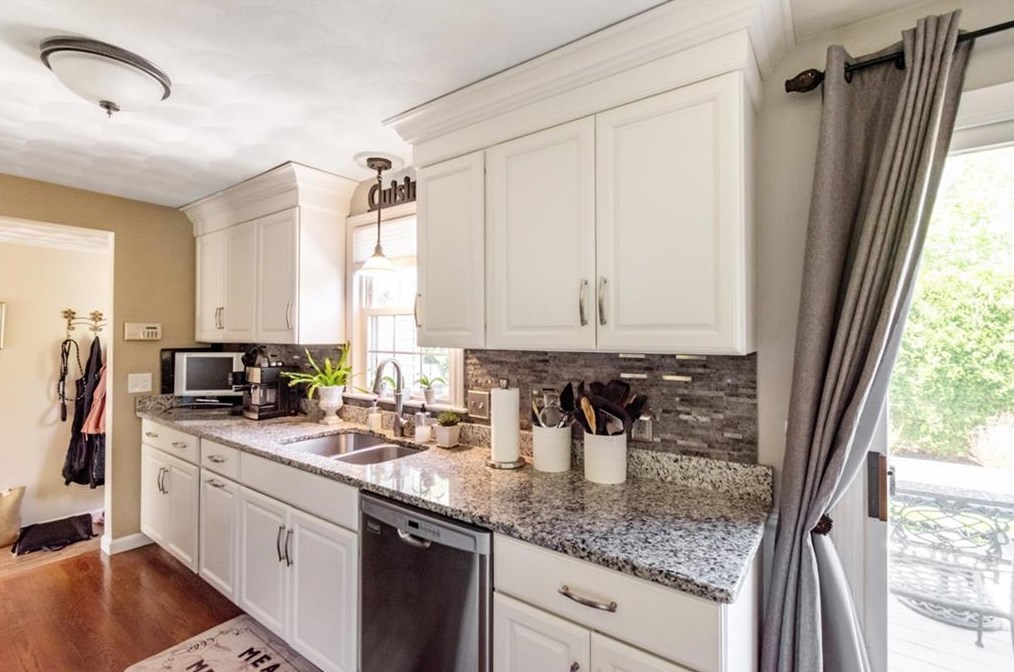 15 Allison Ct, East Providence, RI 02915-2058