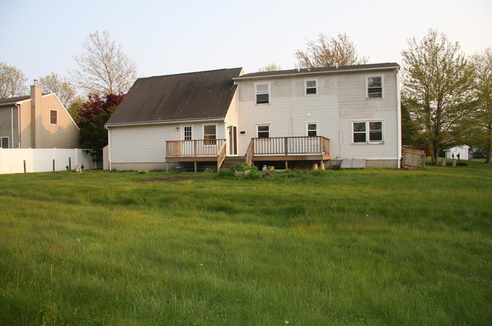 204 Pasture Farm Dr, Middletown, RI 02842