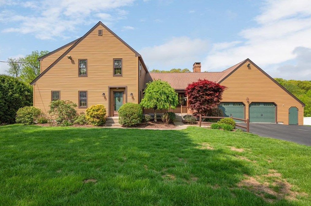 21 Valley Stream Dr, Cumberland, RI 02864