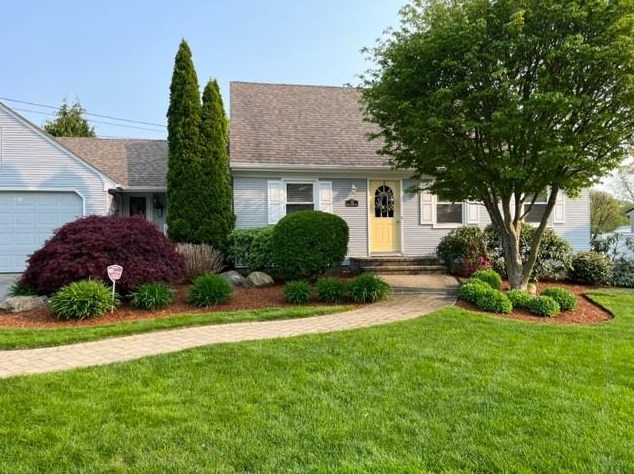 112 Park Forest Rd, Cranston, RI 02920