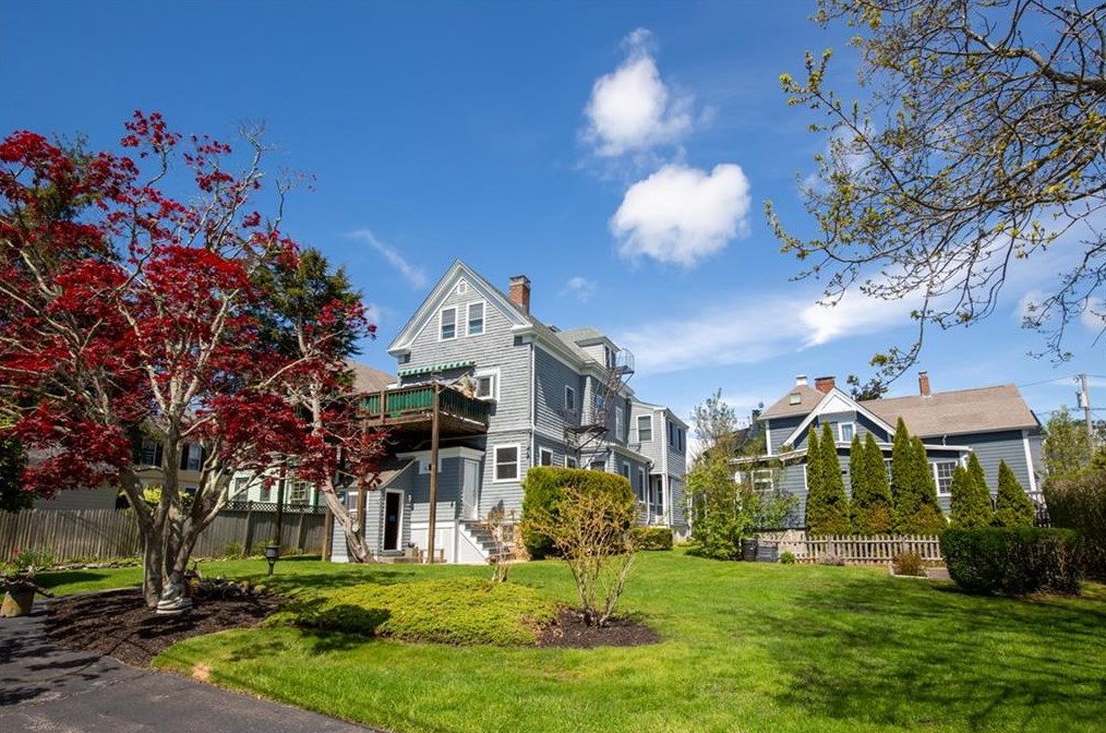 7 Hope St, Middletown, RI 02840