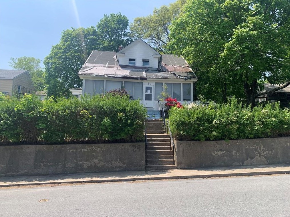 24 Summit Ave, West Warwick, RI 02893