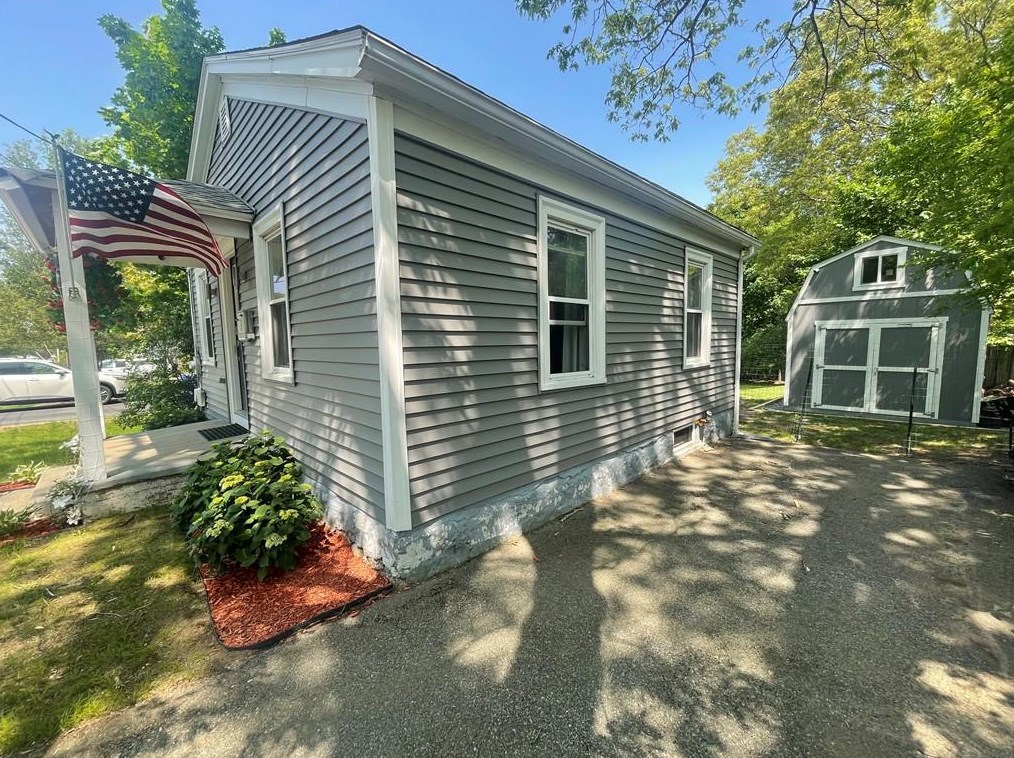 90 Lockwood St, West Warwick, RI 02893