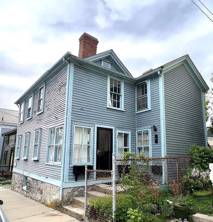 14 Sherman St, Middletown, RI 02840