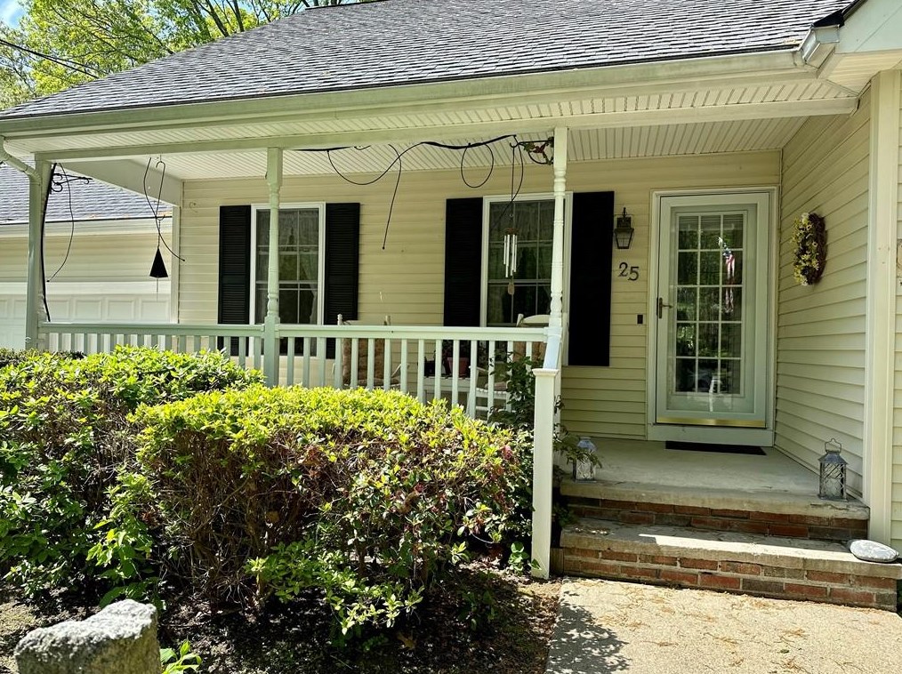 25 Franklin Rd, Scituate, RI 02825