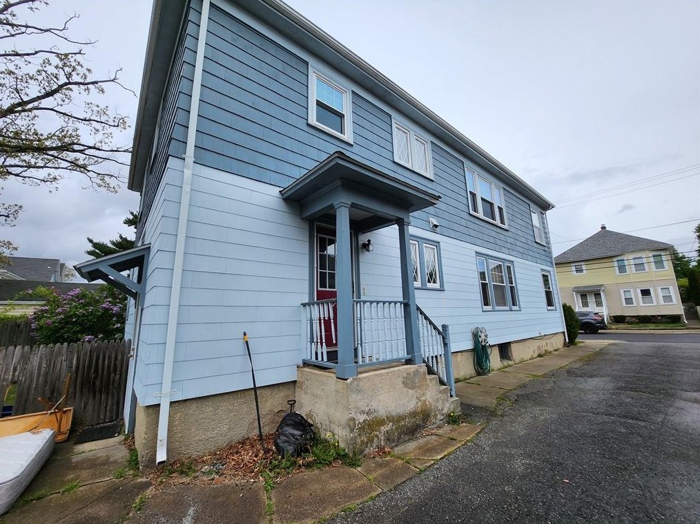 61 Bucklin St, Pawtucket, RI 02861 exterior