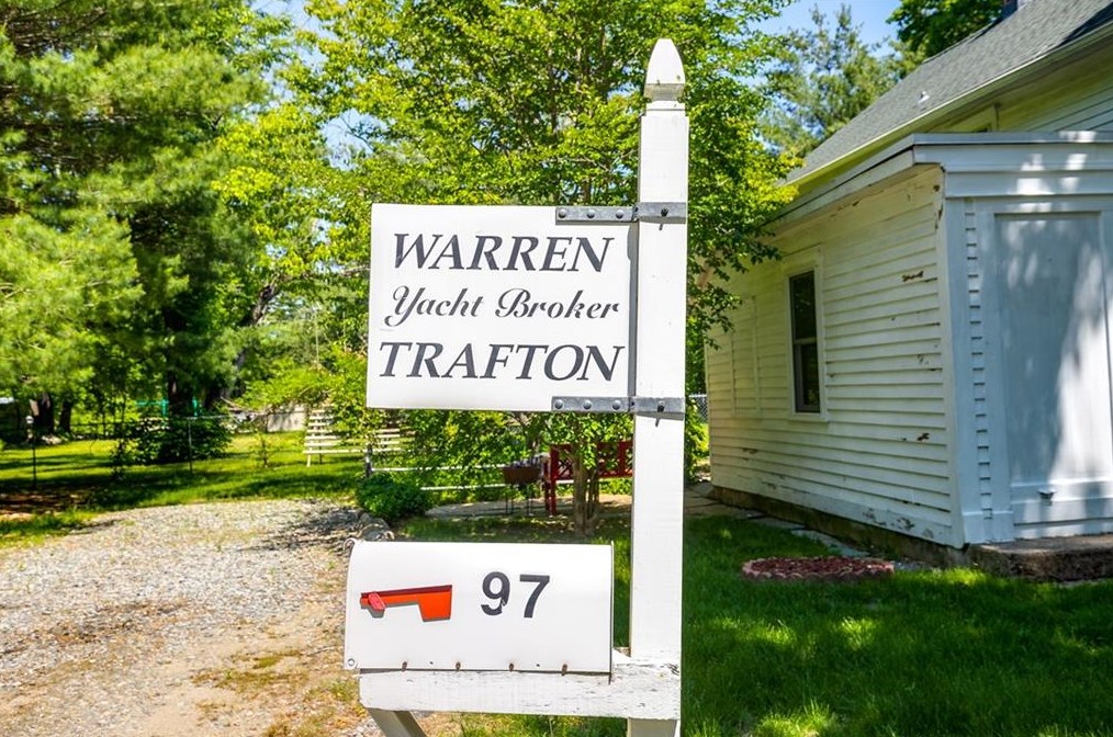 97 Lafayette Rd, North Kingstown, RI 02852