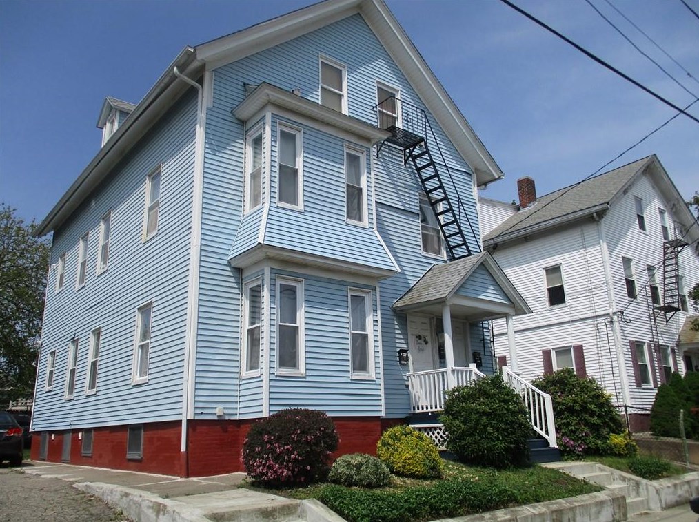 23 Young St, Pawtucket, RI 02860-4416