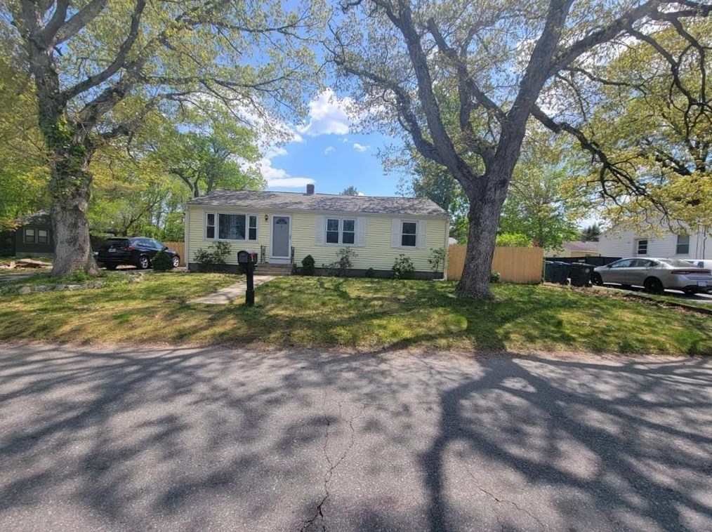 4 Wayne St, Warwick, RI 02889
