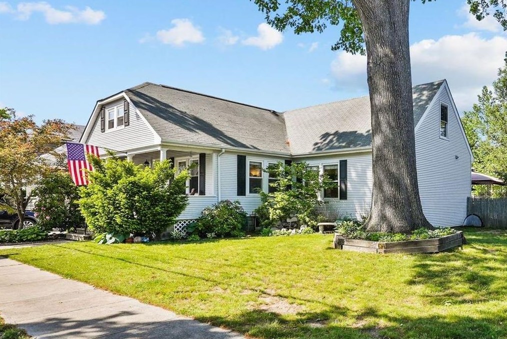 59 Harwood St, Cranston, RI 02910