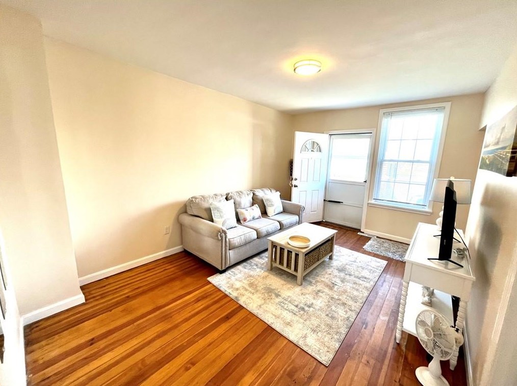 191 Coggeshall Ave Apt 1, Middletown, RI 02840