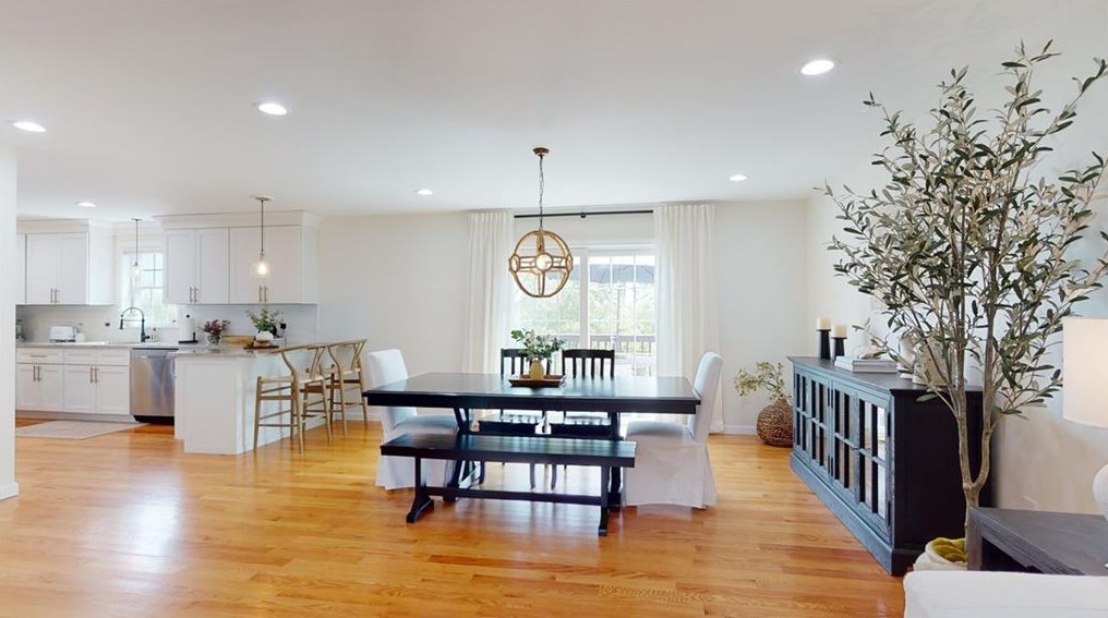 634 Natick Ave, Cranston RI  02921-1027 exterior