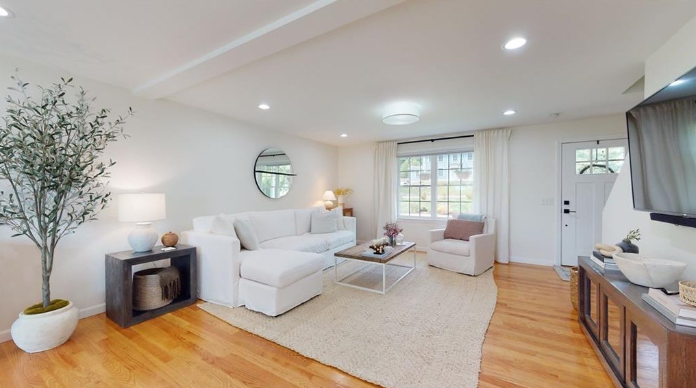 634 Natick Ave, Cranston RI  02921-1027 exterior