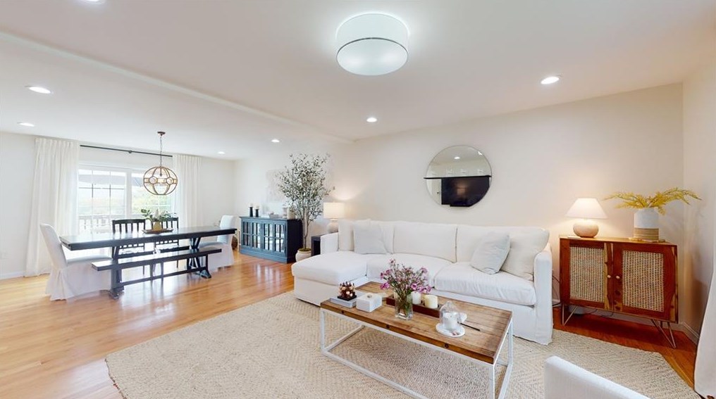 634 Natick Ave, Cranston RI  02921-1027 exterior