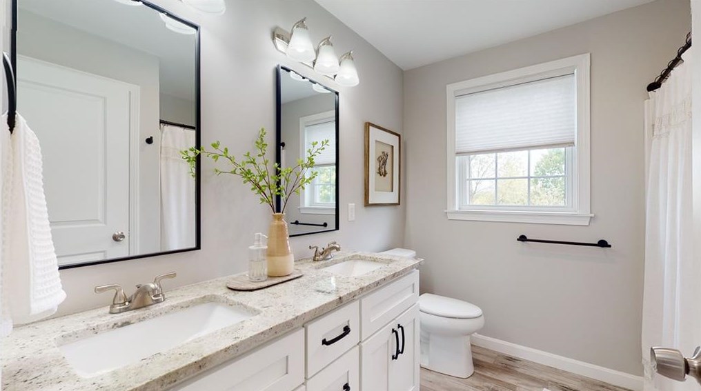 634 Natick Ave, Cranston RI  02921-1027 exterior