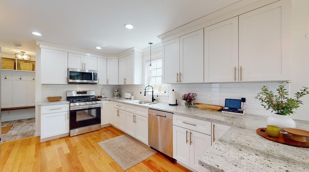 634 Natick Ave, Cranston RI  02921-1027 exterior