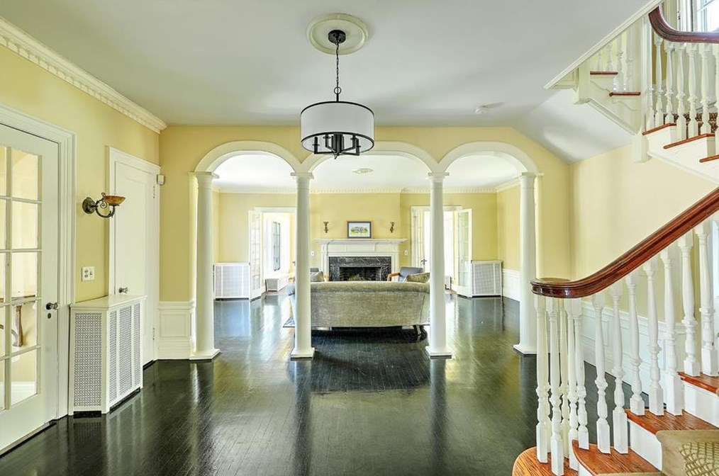 1363 Narragansett Blvd, Providence, RI 02905