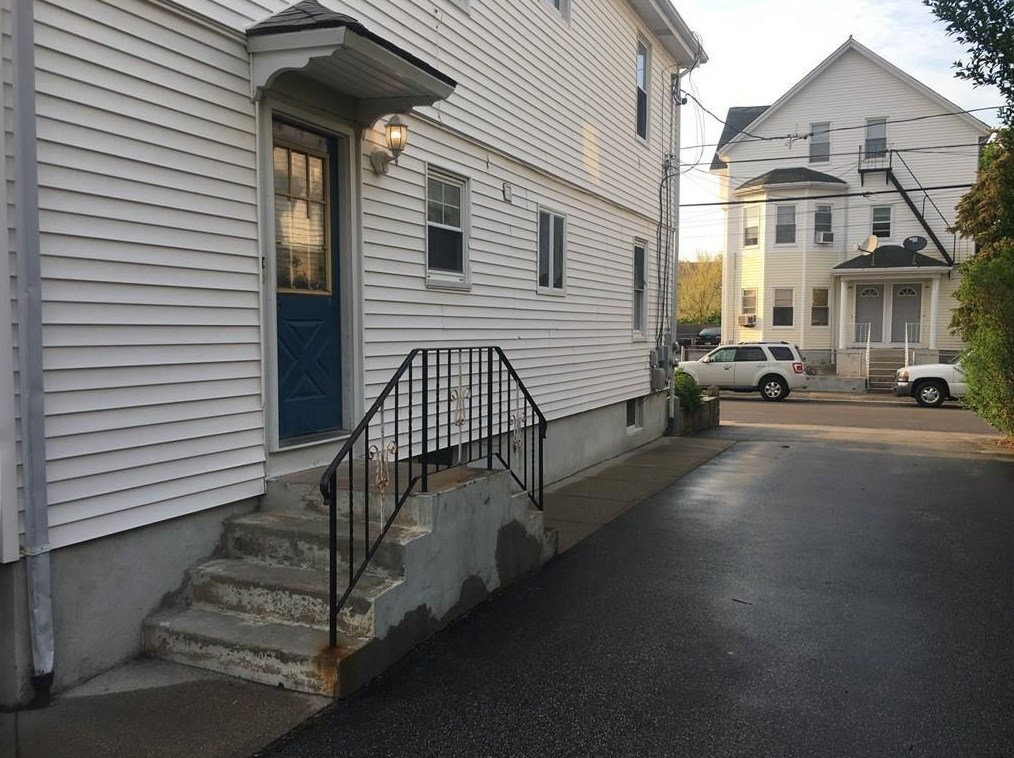 113 Hunts Ave, Pawtucket, RI 02861