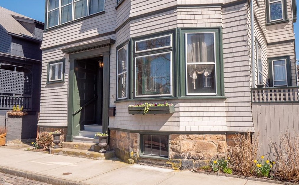 21 Mt Vernon St #3, Middletown, RI 02840