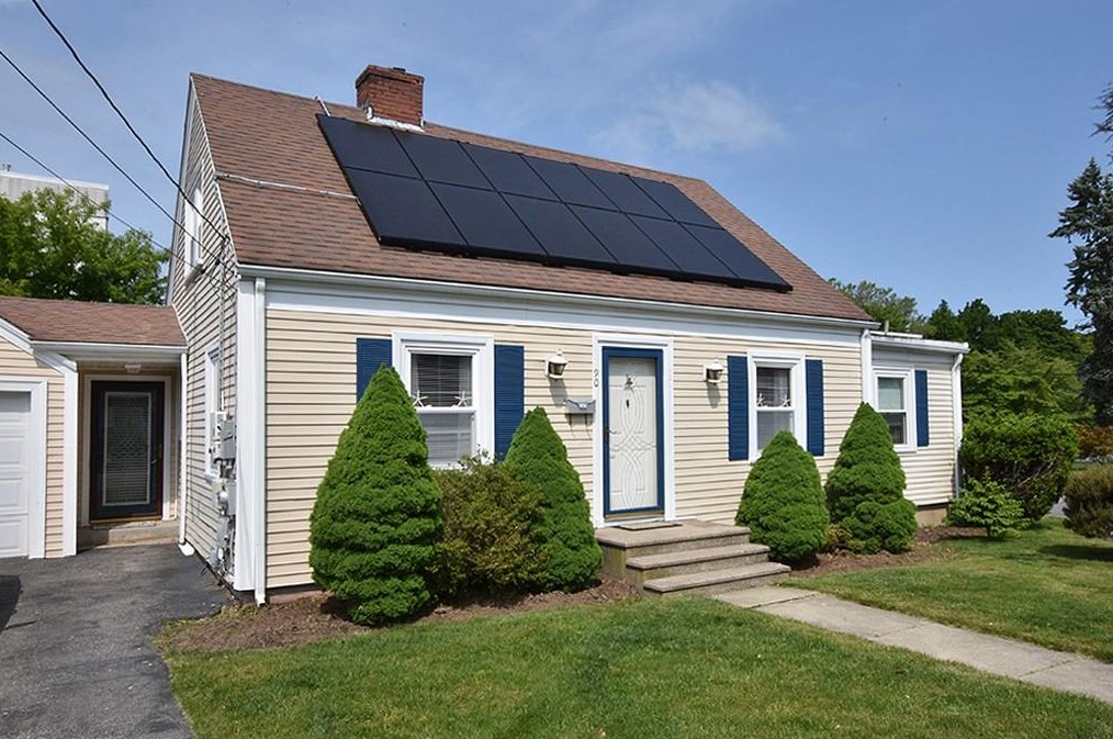 90 Robert Cir, Providence, RI 02905