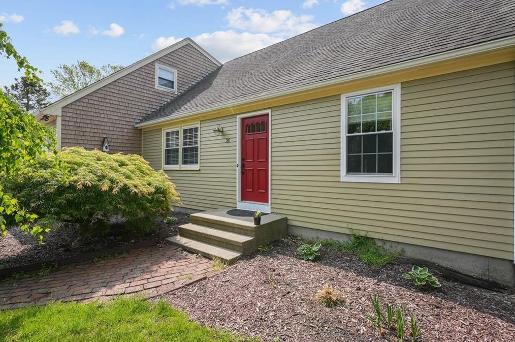 26 Ridgeside Ln, Tiverton, RI 02878