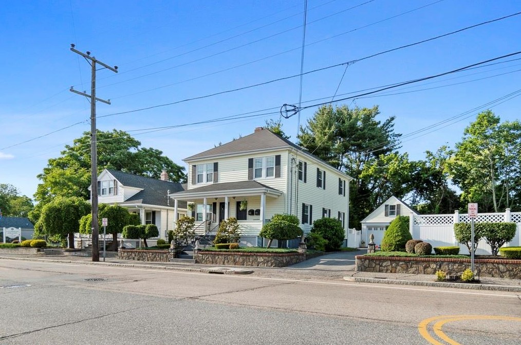 474 Warren Ave, East Providence, RI 02914 exterior