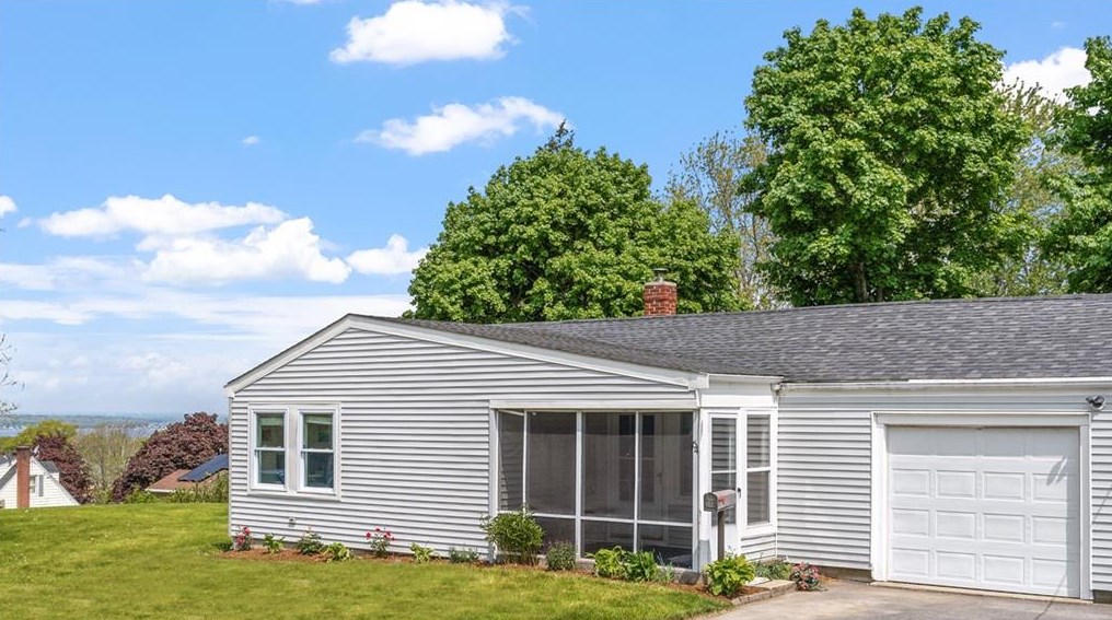 64 Pocasset Ave, Tiverton, RI 02878