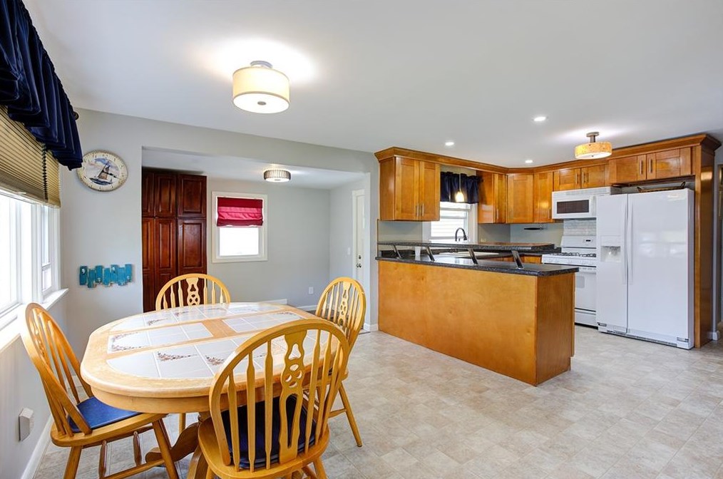205 Budlong Rd, Cranston, RI 02920