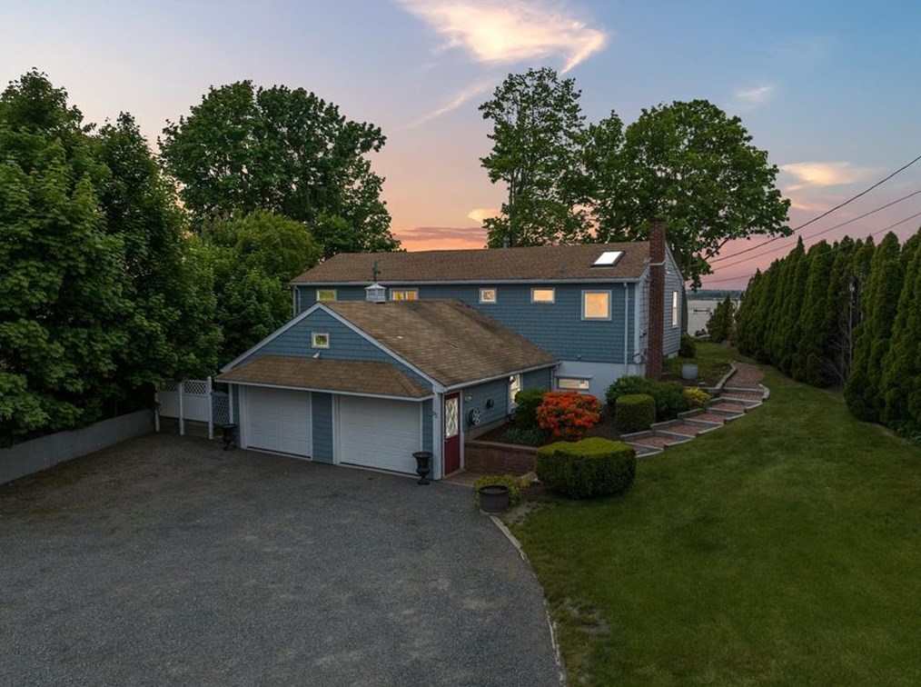 92 Point Rd, Portsmouth, RI 02871