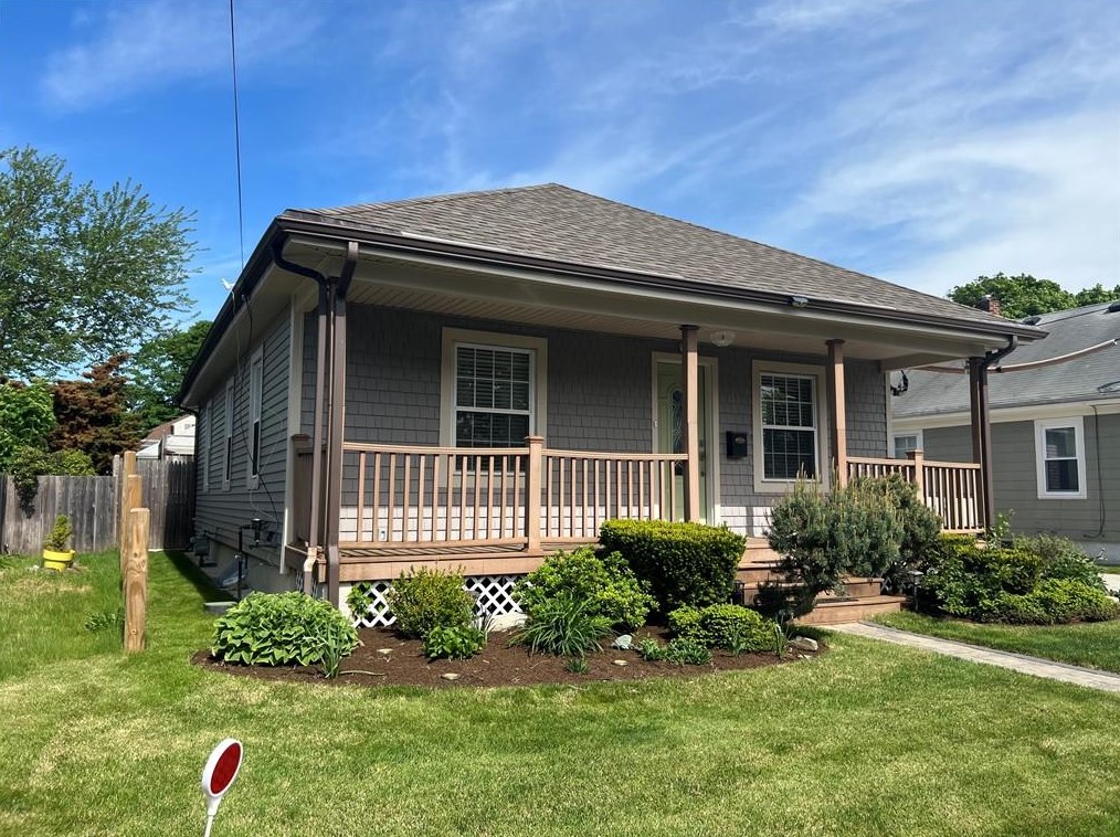 33 Dickinson Ave, North Providence, RI 02904